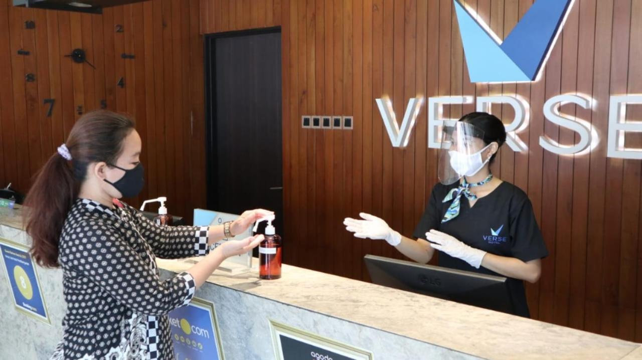 Verse Hotel Cirebon Esterno foto