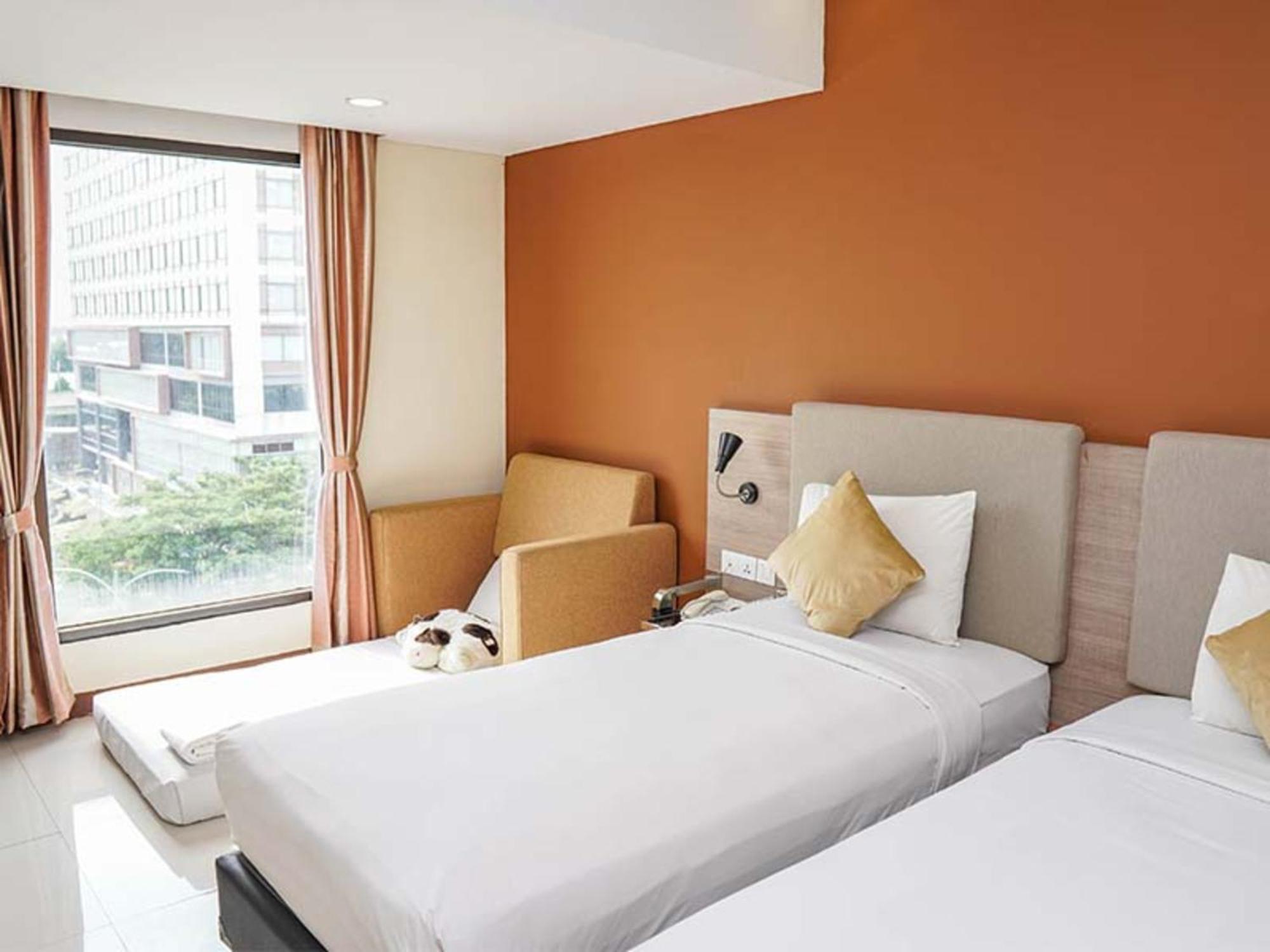 Verse Hotel Cirebon Esterno foto