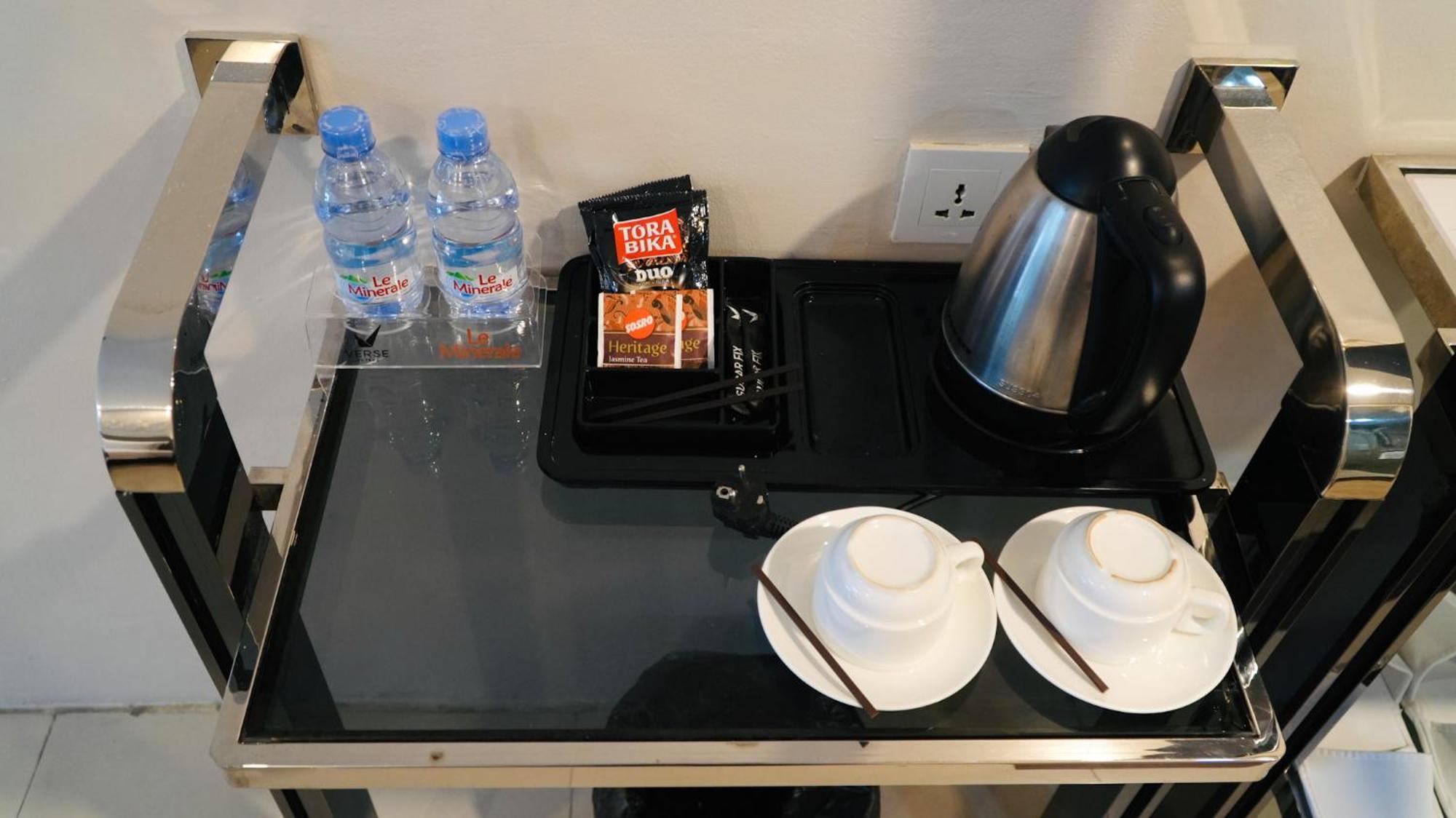 Verse Hotel Cirebon Esterno foto