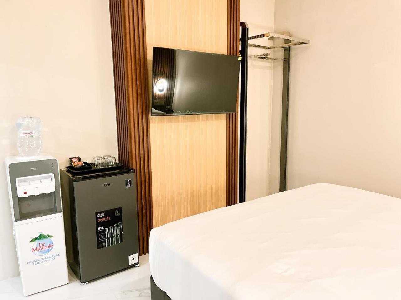 Verse Hotel Cirebon Esterno foto
