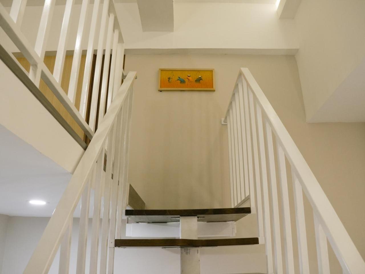 Verse Hotel Cirebon Esterno foto